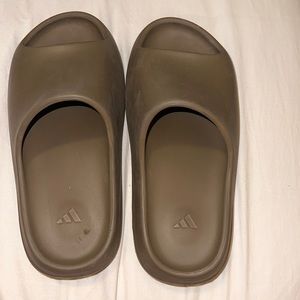 Taupe Yeezy slides